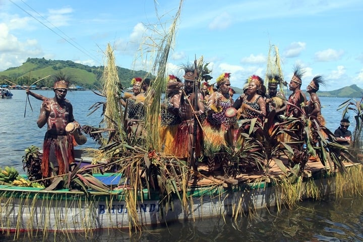 Kehidupan Masyarakat Nabire Tradisi dan Budaya Lokal